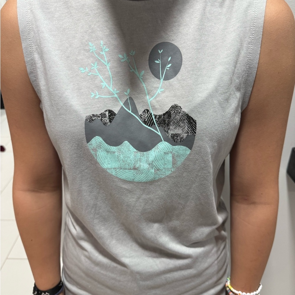 Buckle Gray Muscle Tee with Blue Graphic